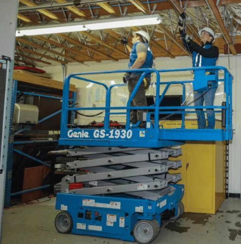 Locação de plataforma elevatória tipo tesoura