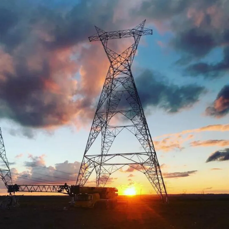 Montagem de torres de alta tensão